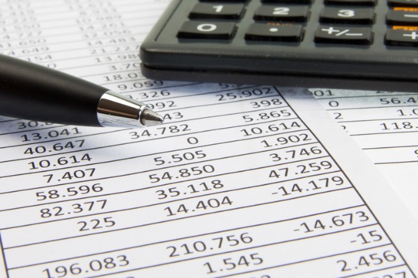 赤字決算とは何か、メリットとデメリットは？